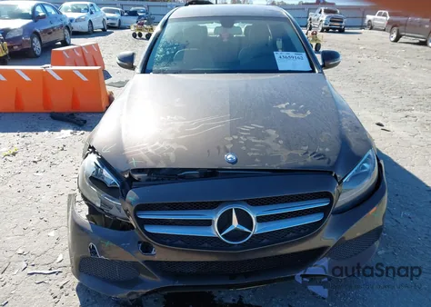 2015 Mercedes-Benz C 300 4Matic из США, поврежденный, VIN 55SWF4KB9FU039645